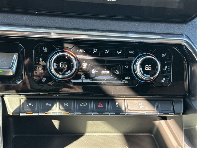 GMC Sierra 1500 Vehicle Full-screen Gallery Image 19