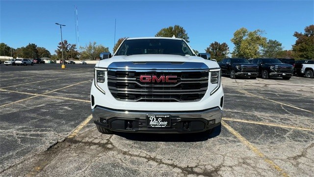 GMC Sierra 1500 Vehicle Full-screen Gallery Image 03