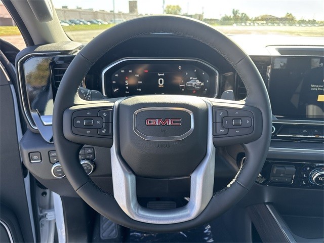 GMC Sierra 1500 Vehicle Full-screen Gallery Image 14