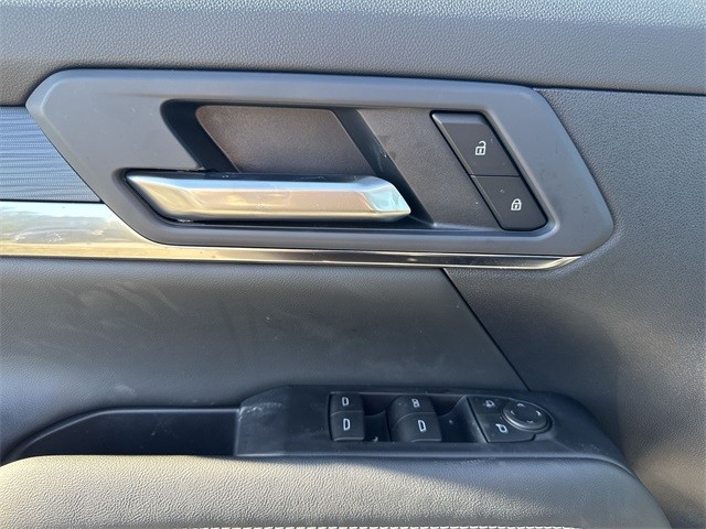 GMC Terrain Vehicle Full-screen Gallery Image 13