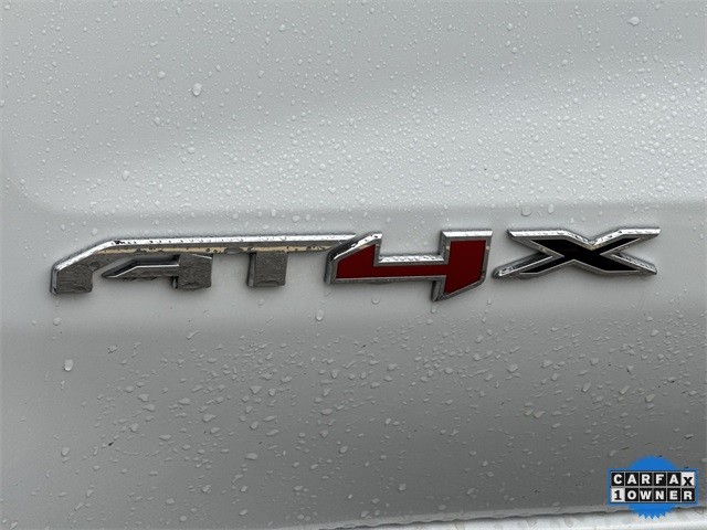 GMC Sierra 1500 Vehicle Full-screen Gallery Image 37