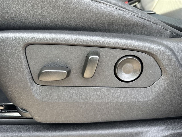 GMC Sierra 1500 Vehicle Full-screen Gallery Image 12