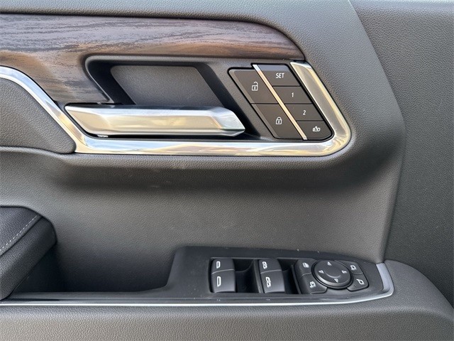 GMC Sierra 1500 Vehicle Full-screen Gallery Image 13