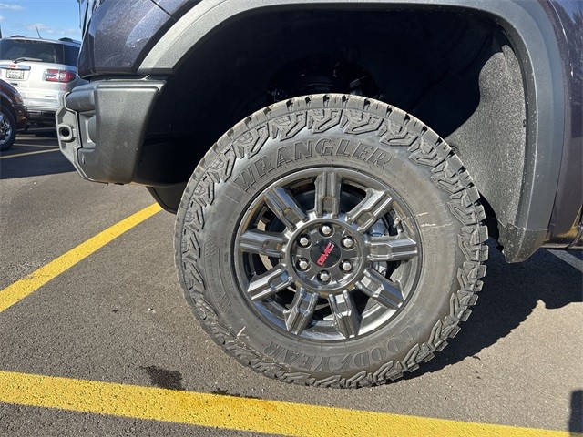 GMC Sierra 1500 Vehicle Full-screen Gallery Image 10