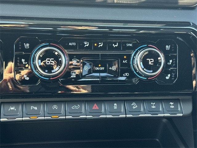 GMC Sierra 1500 Vehicle Full-screen Gallery Image 19