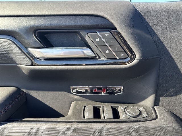 GMC Sierra 1500 Vehicle Full-screen Gallery Image 13