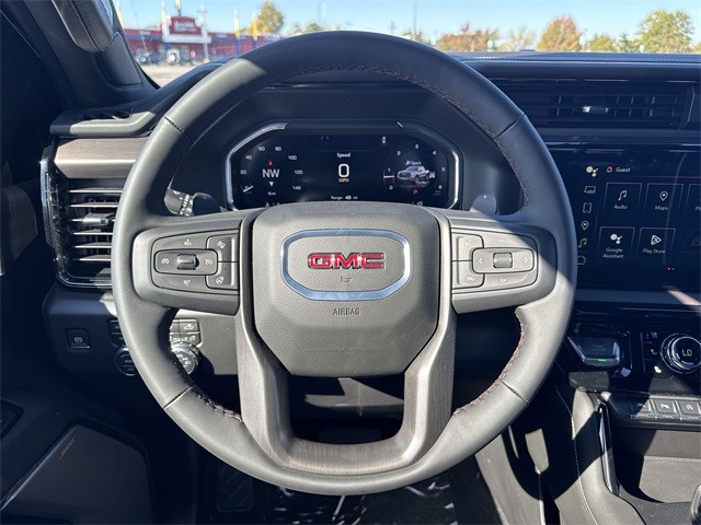 GMC Sierra 1500 Vehicle Full-screen Gallery Image 14