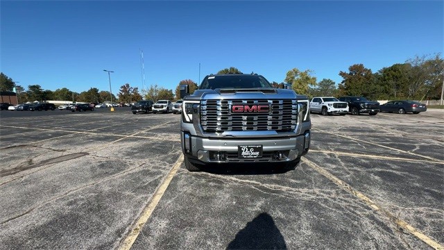GMC Sierra 2500HD Vehicle Full-screen Gallery Image 03