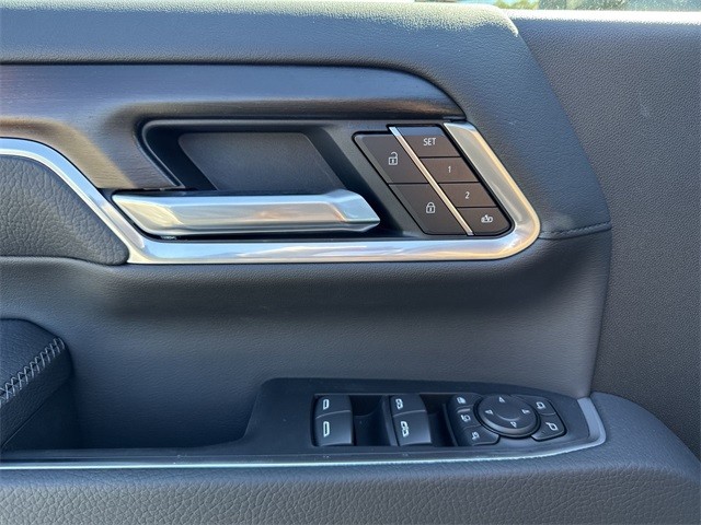 GMC Sierra 2500HD Vehicle Full-screen Gallery Image 13