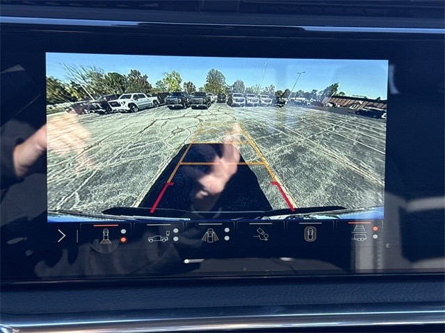 GMC Sierra 2500HD Vehicle Full-screen Gallery Image 17