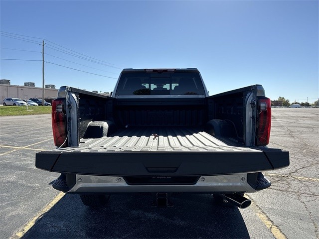 GMC Sierra 2500HD Vehicle Full-screen Gallery Image 24