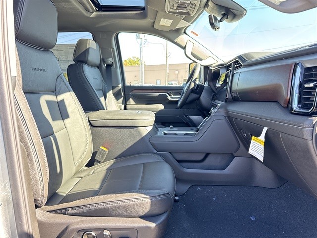 GMC Sierra 2500HD Vehicle Full-screen Gallery Image 25