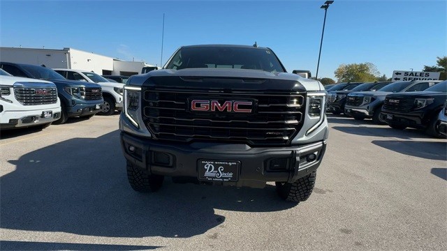 GMC Sierra 1500 Vehicle Full-screen Gallery Image 03