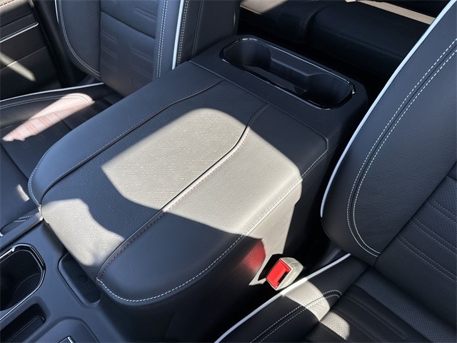 GMC Sierra 1500 Vehicle Full-screen Gallery Image 21