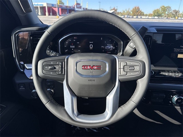 GMC Sierra 1500 Vehicle Full-screen Gallery Image 14