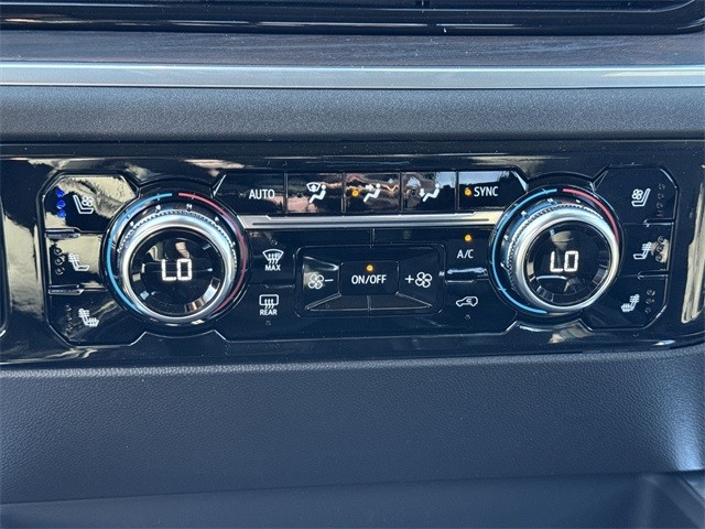 GMC Sierra 1500 Vehicle Full-screen Gallery Image 19