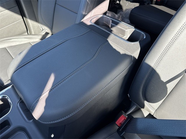 GMC Sierra 1500 Vehicle Full-screen Gallery Image 21