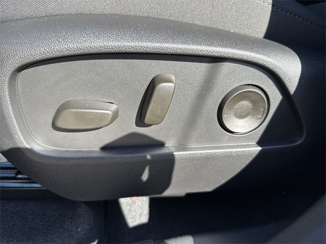 GMC Terrain Vehicle Full-screen Gallery Image 12