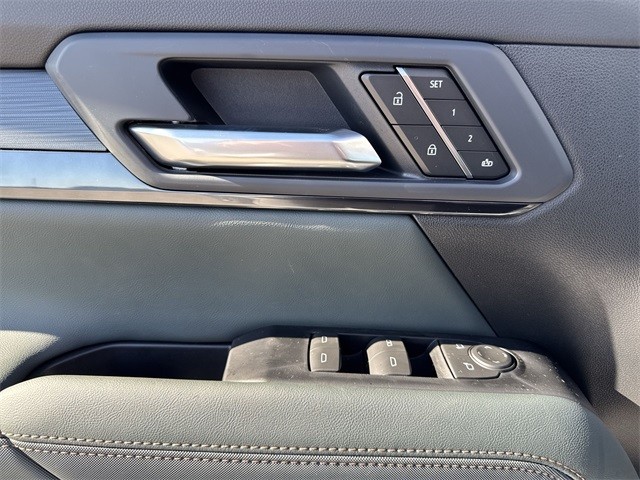 GMC Terrain Vehicle Full-screen Gallery Image 13