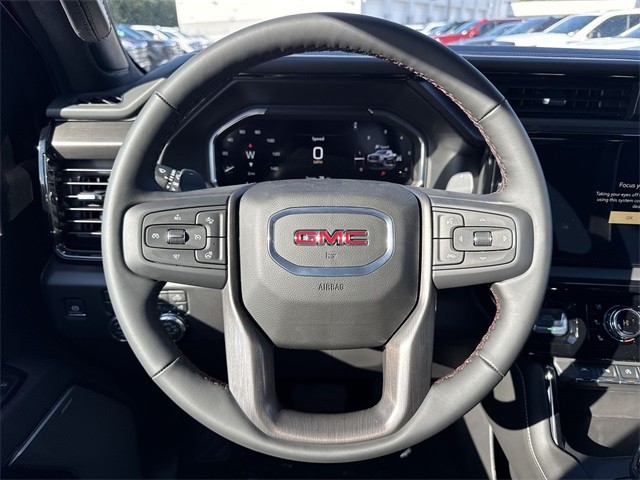 GMC Sierra 1500 Vehicle Full-screen Gallery Image 14