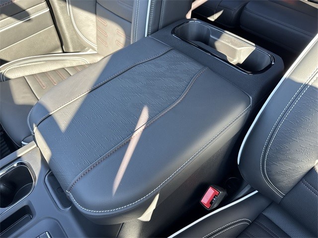 GMC Sierra 1500 Vehicle Full-screen Gallery Image 21