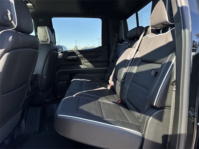 GMC Sierra 1500 Vehicle Full-screen Gallery Image 23