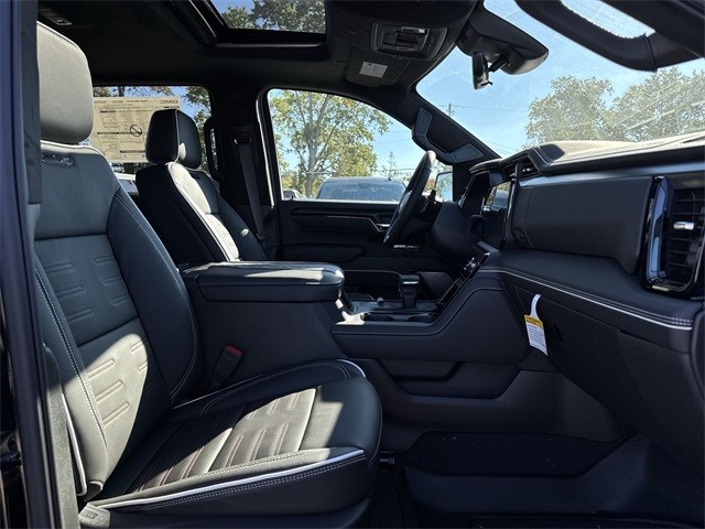 GMC Sierra 1500 Vehicle Full-screen Gallery Image 25