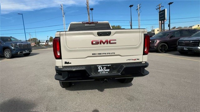 GMC Sierra 1500 Vehicle Full-screen Gallery Image 07