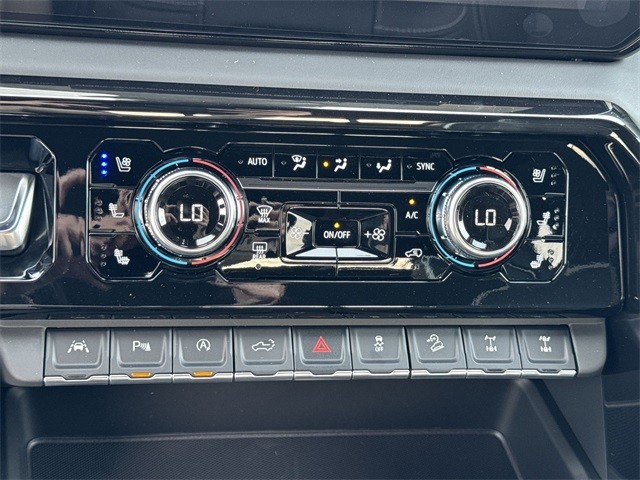 GMC Sierra 1500 Vehicle Full-screen Gallery Image 19