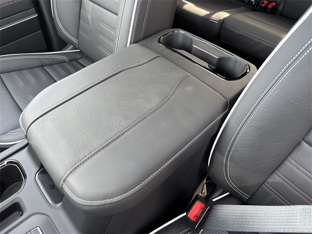 GMC Sierra 1500 Vehicle Full-screen Gallery Image 21