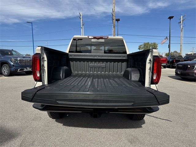 GMC Sierra 1500 Vehicle Full-screen Gallery Image 24