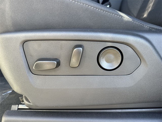 GMC Sierra 1500 Vehicle Full-screen Gallery Image 12