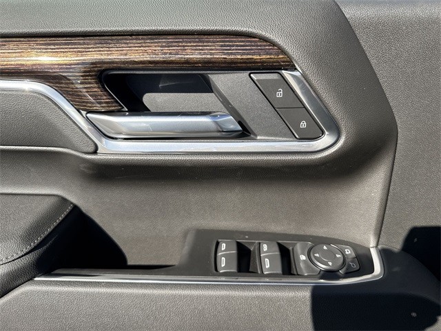 GMC Sierra 1500 Vehicle Full-screen Gallery Image 13