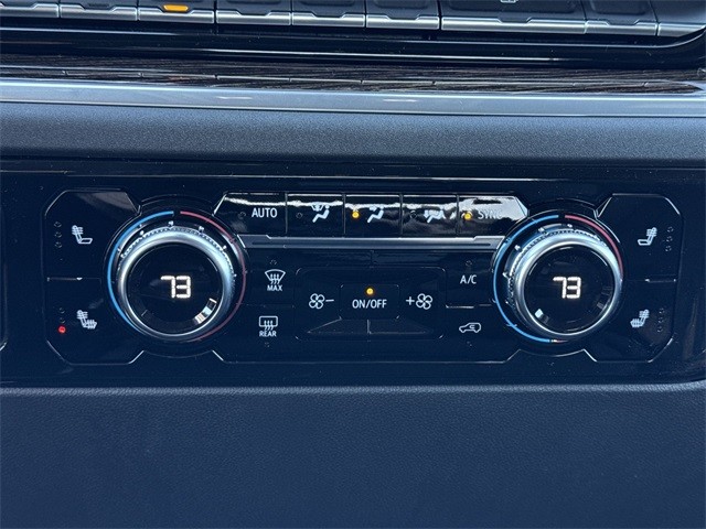 GMC Sierra 1500 Vehicle Full-screen Gallery Image 19