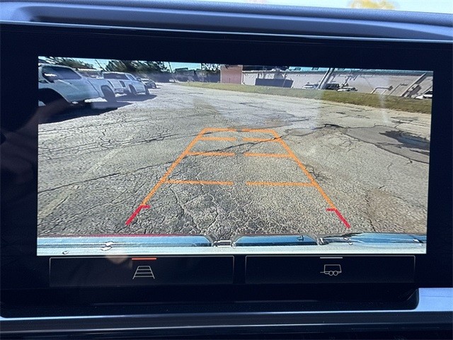 GMC Sierra 1500 Vehicle Full-screen Gallery Image 17