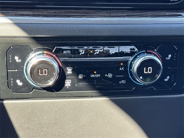 GMC Sierra 1500 Vehicle Full-screen Gallery Image 19