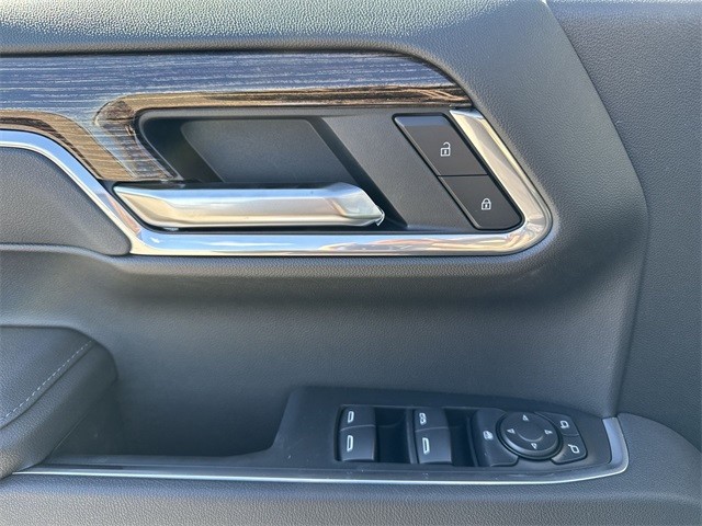 GMC Sierra 1500 Vehicle Full-screen Gallery Image 13