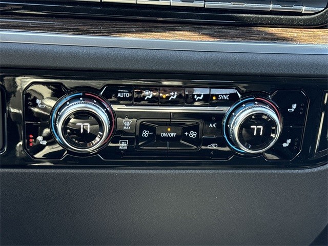 GMC Sierra 1500 Vehicle Full-screen Gallery Image 19