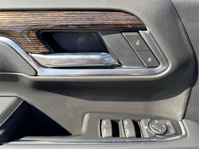 GMC Sierra 1500 Vehicle Full-screen Gallery Image 13