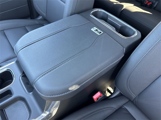 GMC Sierra 1500 Vehicle Full-screen Gallery Image 21