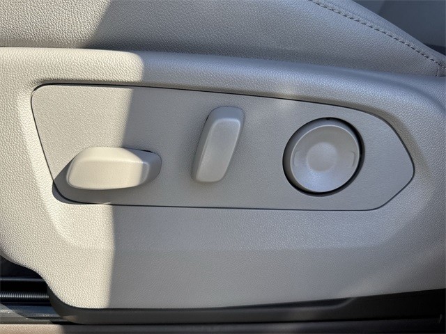 GMC Sierra 1500 Vehicle Full-screen Gallery Image 12