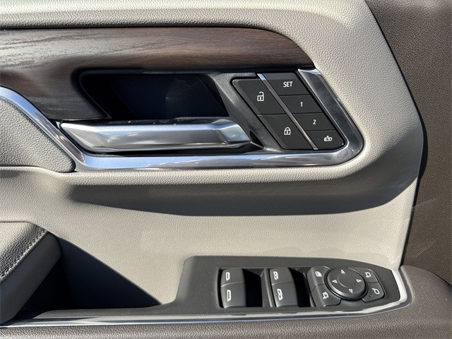 GMC Sierra 1500 Vehicle Full-screen Gallery Image 13