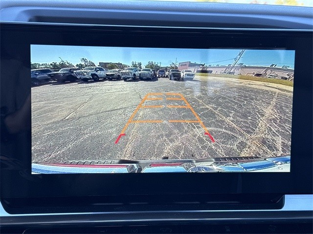 GMC Sierra 1500 Vehicle Full-screen Gallery Image 17