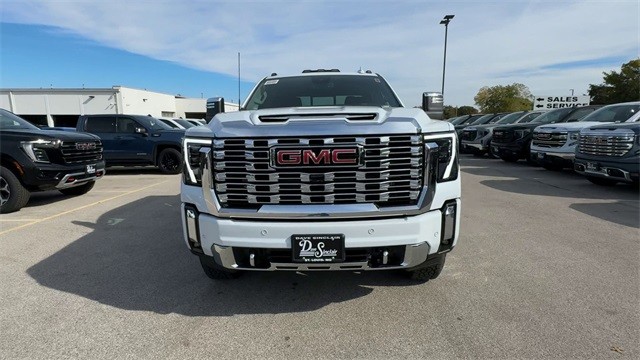 GMC Sierra 3500HD Vehicle Full-screen Gallery Image 03