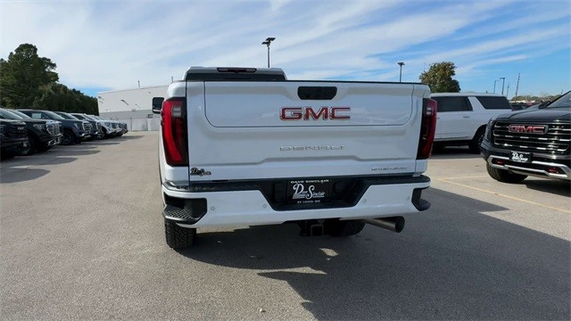 GMC Sierra 3500HD Vehicle Full-screen Gallery Image 07