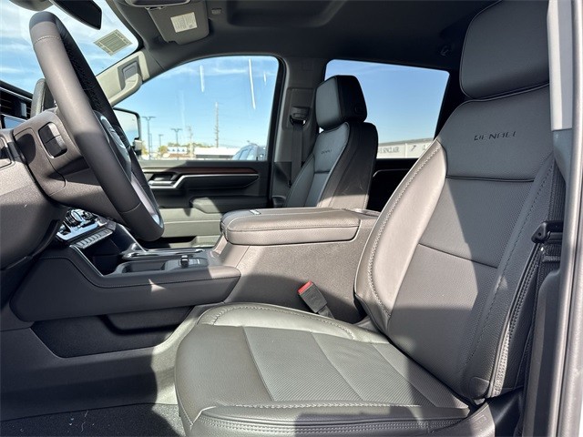 GMC Sierra 3500HD Vehicle Full-screen Gallery Image 11