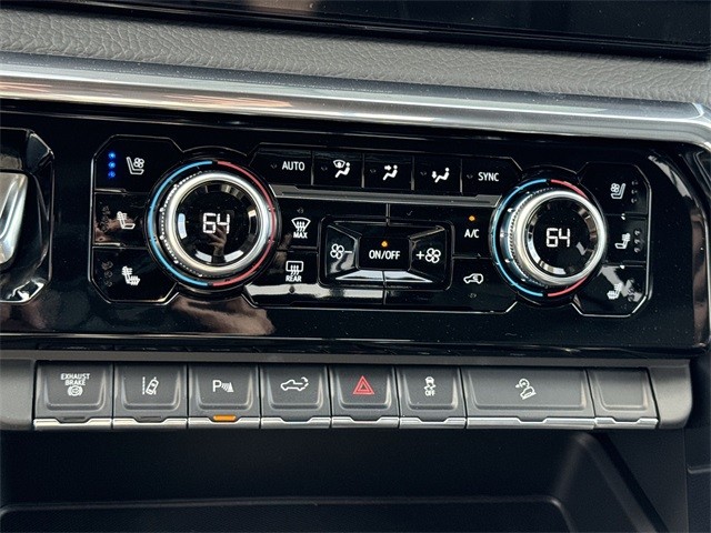 GMC Sierra 3500HD Vehicle Full-screen Gallery Image 19