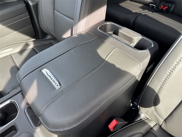 GMC Sierra 3500HD Vehicle Full-screen Gallery Image 21