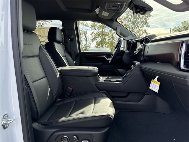 GMC Sierra 3500HD Vehicle Full-screen Gallery Image 24