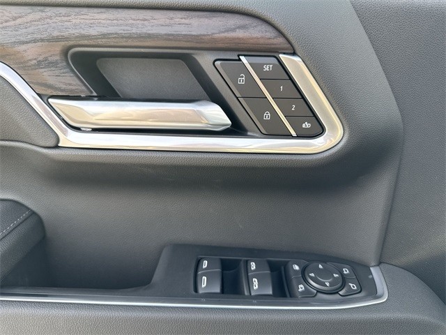 GMC Sierra 1500 Vehicle Full-screen Gallery Image 13